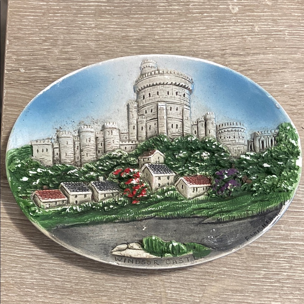 Vintage Decorative Plate Featuring Windsor Castle
